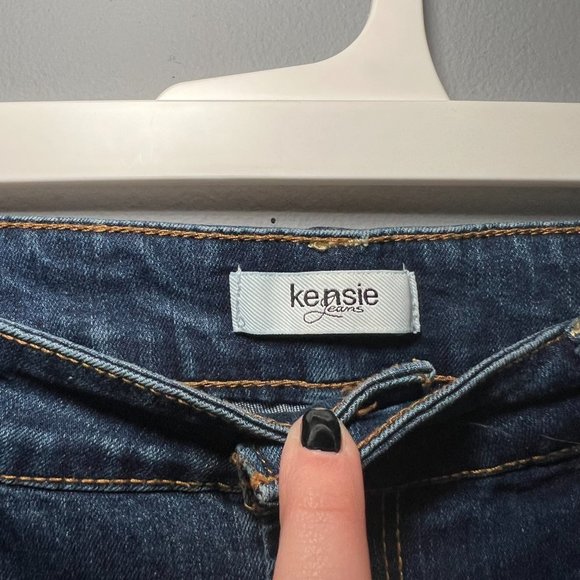 KENSIE CROPPED STRAIGHT LEG JEANS - Picture 3 of 7
